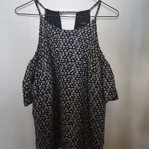 XL Apt 9 Cold Shoulder Black and White Pattern Top
